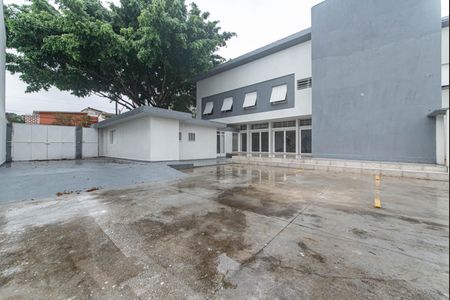 Casa de condomínio à venda com 582m², 4 quartos e 5 vagas Casa de condomínio à venda com 582m², 4 quartos e 5 vagasQuintal