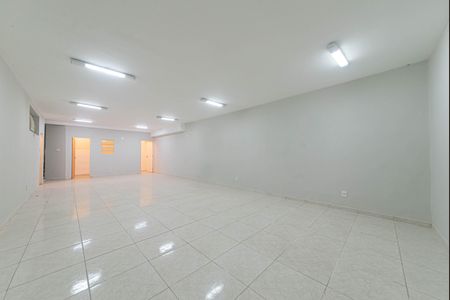 Casa de condomínio à venda com 582m², 4 quartos e 5 vagas Casa de condomínio à venda com 582m², 4 quartos e 5 vagasSalão de Festas