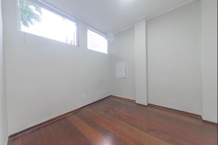 Casa de condomínio à venda com 582m², 4 quartos e 5 vagas Casa de condomínio à venda com 582m², 4 quartos e 5 vagasEscritorio