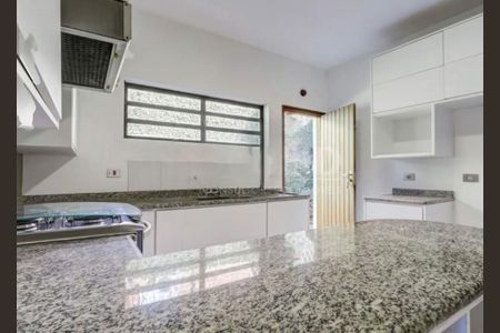 Casa à venda com 4 quartos, 273m² em Jardim Marajoara, São Paulo