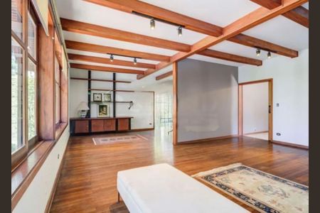 Casa à venda com 4 quartos, 273m² em Jardim Marajoara, São Paulo