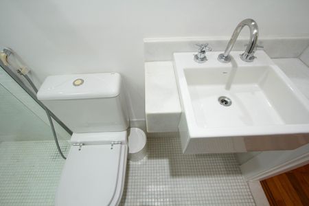 Apartamento para alugar com 72m², 2 quartos e 2 vagas Apartamento para alugar com 72m², 2 quartos e 2 vagasBanheiro da Suíte 2