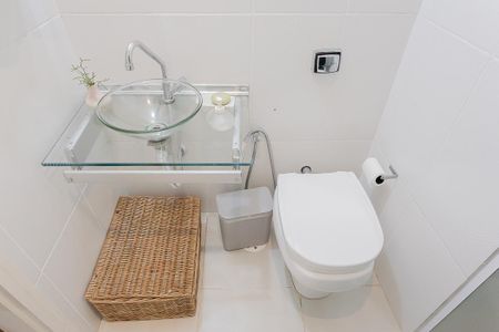 Apartamento à venda com 80m², 2 quartos e 1 vaga Apartamento à venda com 80m², 2 quartos e 1 vagaBanheiro