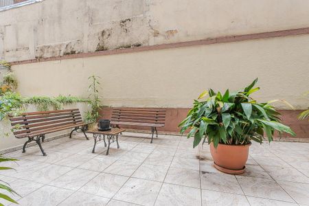 Apartamento à venda com 80m², 2 quartos e 1 vaga Apartamento à venda com 80m², 2 quartos e 1 vagaEntrada
