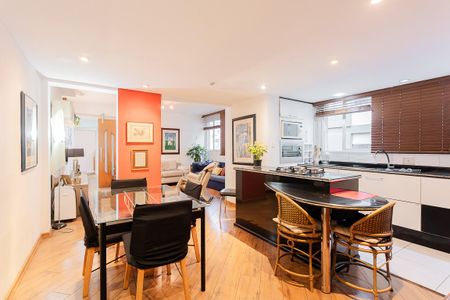 Apartamento à venda com 80m², 2 quartos e 1 vaga Apartamento à venda com 80m², 2 quartos e 1 vagaSala de Jantar