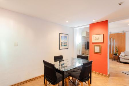 Apartamento à venda com 80m², 2 quartos e 1 vaga Apartamento à venda com 80m², 2 quartos e 1 vagaSala de Jantar