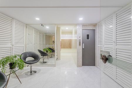 Apartamento à venda com 80m², 2 quartos e 1 vaga Apartamento à venda com 80m², 2 quartos e 1 vagaHall social