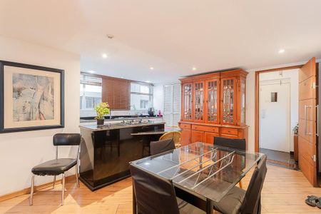 Apartamento à venda com 80m², 2 quartos e 1 vaga Apartamento à venda com 80m², 2 quartos e 1 vagaSala de Jantar