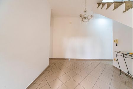Casa à venda com 210m², 4 quartos e 2 vagas Casa à venda com 210m², 4 quartos e 2 vagasSala de Jantar