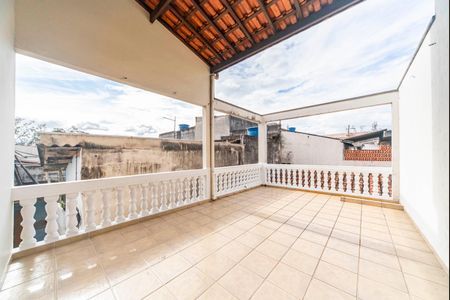 Casa à venda com 210m², 4 quartos e 2 vagas Casa à venda com 210m², 4 quartos e 2 vagasVaranda corredor