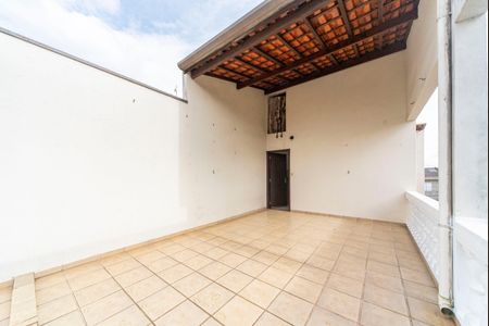 Casa à venda com 210m², 4 quartos e 2 vagas Casa à venda com 210m², 4 quartos e 2 vagasVaranda corredor