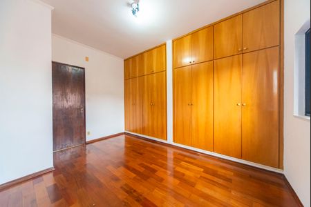Casa à venda com 210m², 4 quartos e 2 vagas Casa à venda com 210m², 4 quartos e 2 vagasQuarto 1