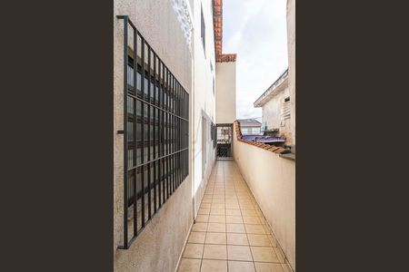 Casa à venda com 210m², 4 quartos e 2 vagas Casa à venda com 210m², 4 quartos e 2 vagasCorredor externo