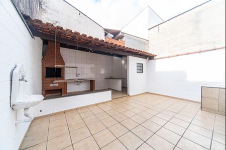 Casa à venda com 210m², 4 quartos e 2 vagas Casa à venda com 210m², 4 quartos e 2 vagasQuintal Fundos