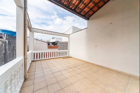 Casa à venda com 210m², 4 quartos e 2 vagas Casa à venda com 210m², 4 quartos e 2 vagasVaranda corredor