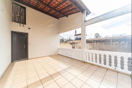 Casa à venda com 210m², 4 quartos e 2 vagas Casa à venda com 210m², 4 quartos e 2 vagasVaranda corredor