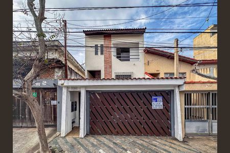 Casa à venda com 210m², 4 quartos e 2 vagas Casa à venda com 210m², 4 quartos e 2 vagasFachada