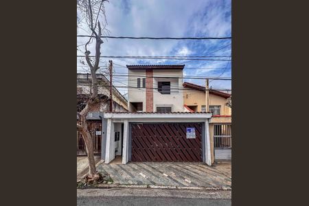 Casa à venda com 210m², 4 quartos e 2 vagas Casa à venda com 210m², 4 quartos e 2 vagasFachada