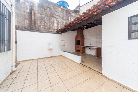 Casa à venda com 210m², 4 quartos e 2 vagas Casa à venda com 210m², 4 quartos e 2 vagasQuintal Fundos