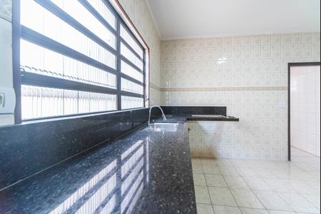 Casa à venda com 210m², 4 quartos e 2 vagas Casa à venda com 210m², 4 quartos e 2 vagasCozinha