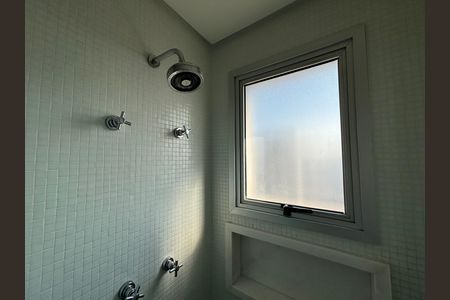 Banheiro  de apartamento à venda com 2 quartos, 88m² em Pinheiros, São Paulo