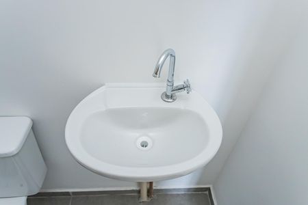 Apartamento à venda com 33m², 2 quartos e sem vaga Apartamento à venda com 33m², 2 quartos e sem vagaBanheiro