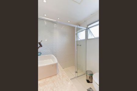 Apartamento para alugar com 90m², 3 quartos e 1 vaga Apartamento para alugar com 90m², 3 quartos e 1 vagaBanheiro da suíte