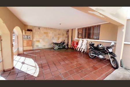 Casa à venda com 176m², 3 quartos e 3 vagas