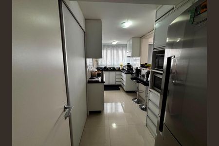 Cozinha de apartamento para alugar com 3 quartos, 101m² em Jardim São Pedro, Porto Alegre