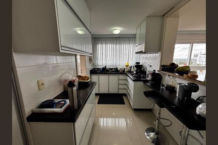 Apartamento para alugar com 101m², 3 quartos e 2 vagas Apartamento para alugar com 101m², 3 quartos e 2 vagasCozinha
