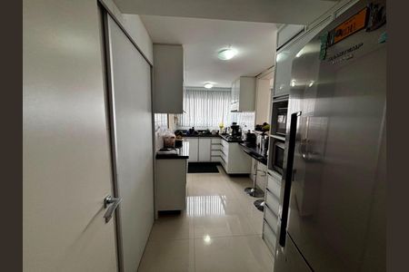 Apartamento para alugar com 101m², 3 quartos e 2 vagas Apartamento para alugar com 101m², 3 quartos e 2 vagasCozinha