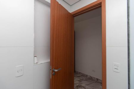 Banheiro de apartamento para alugar com 1 quarto, 24m² em Vila Mazzei, São Paulo