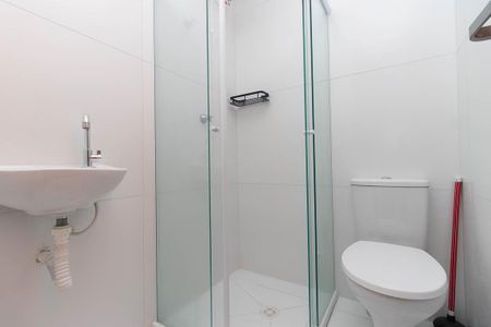 Banheiro de apartamento para alugar com 1 quarto, 24m² em Vila Mazzei, São Paulo