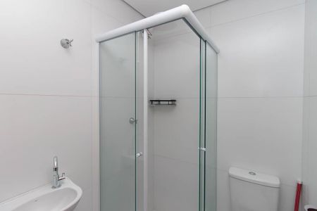 Banheiro de apartamento para alugar com 1 quarto, 24m² em Vila Mazzei, São Paulo