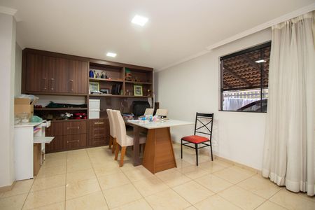 Casa para alugar com 300m², 4 quartos e 4 vagas Casa para alugar com 300m², 4 quartos e 4 vagasEscritório