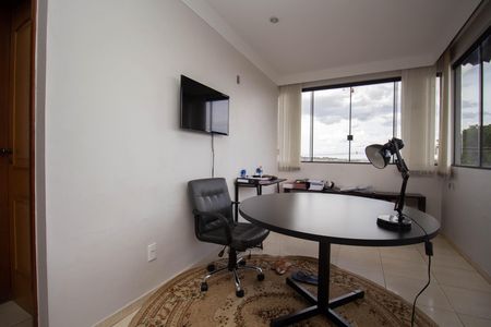 Casa para alugar com 300m², 4 quartos e 4 vagas Casa para alugar com 300m², 4 quartos e 4 vagasSala de estudos