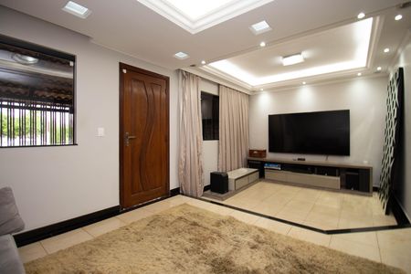 Casa para alugar com 300m², 4 quartos e 4 vagas Casa para alugar com 300m², 4 quartos e 4 vagasSala 1