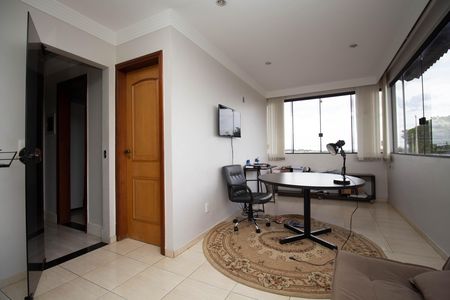 Casa para alugar com 300m², 4 quartos e 4 vagas Casa para alugar com 300m², 4 quartos e 4 vagasSala de estudos