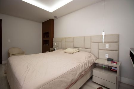 Casa para alugar com 300m², 4 quartos e 4 vagas Casa para alugar com 300m², 4 quartos e 4 vagasSuíte Master 1