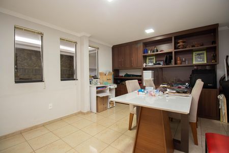 Casa para alugar com 300m², 4 quartos e 4 vagas Casa para alugar com 300m², 4 quartos e 4 vagasEscritório