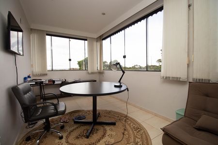 Casa para alugar com 300m², 4 quartos e 4 vagas Casa para alugar com 300m², 4 quartos e 4 vagasSala de estudos