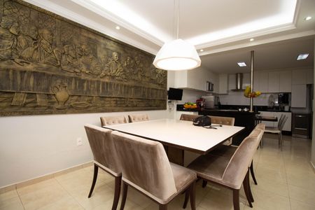 Casa para alugar com 300m², 4 quartos e 4 vagas Casa para alugar com 300m², 4 quartos e 4 vagasSala 2