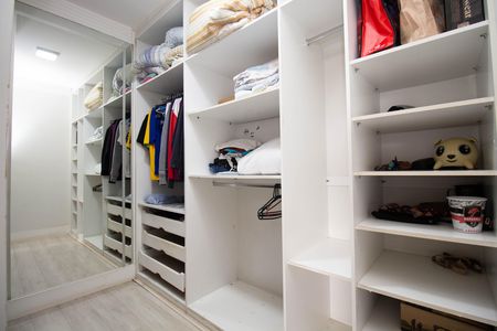 Casa para alugar com 300m², 4 quartos e 4 vagas Casa para alugar com 300m², 4 quartos e 4 vagasCloset da Suíte Master 2