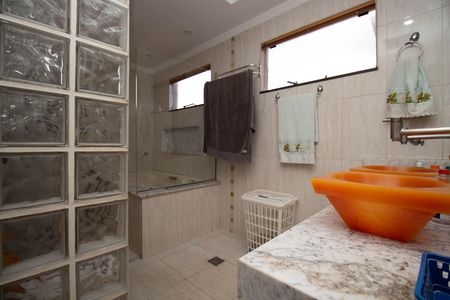 Casa para alugar com 300m², 4 quartos e 4 vagas Casa para alugar com 300m², 4 quartos e 4 vagasBanheiro da Suíte Master 1