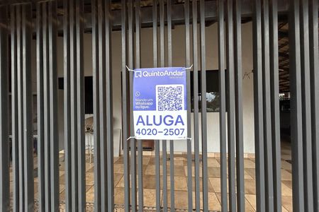 Casa para alugar com 300m², 4 quartos e 4 vagas Casa para alugar com 300m², 4 quartos e 4 vagasPlaca