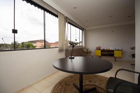 Casa para alugar com 300m², 4 quartos e 4 vagas Casa para alugar com 300m², 4 quartos e 4 vagasSala de estudos