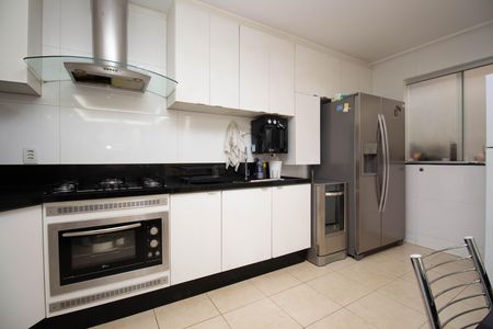 Casa para alugar com 300m², 4 quartos e 4 vagas Casa para alugar com 300m², 4 quartos e 4 vagasCozinha