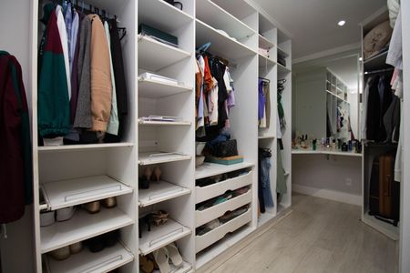 Casa para alugar com 300m², 4 quartos e 4 vagas Casa para alugar com 300m², 4 quartos e 4 vagasCloset da Suíte Master 1