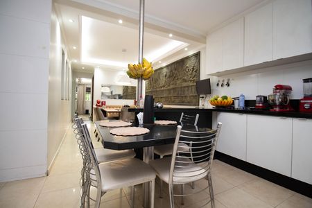 Casa para alugar com 300m², 4 quartos e 4 vagas Casa para alugar com 300m², 4 quartos e 4 vagasCozinha
