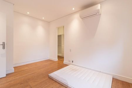 Quarto Suíte  de apartamento à venda com 2 quartos, 150m² em Chácara Itaim, São Paulo